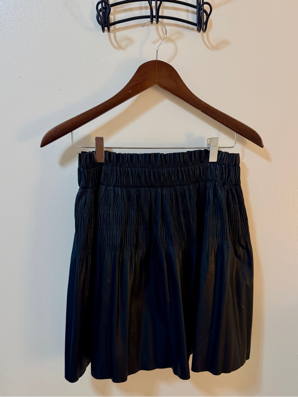 7 For All Mankind Black Faux Leather Pleated Skirt Size Small